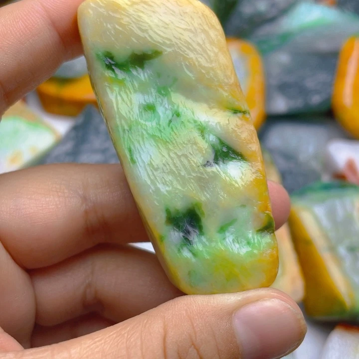 翡翠挂件未镶嵌翡翠