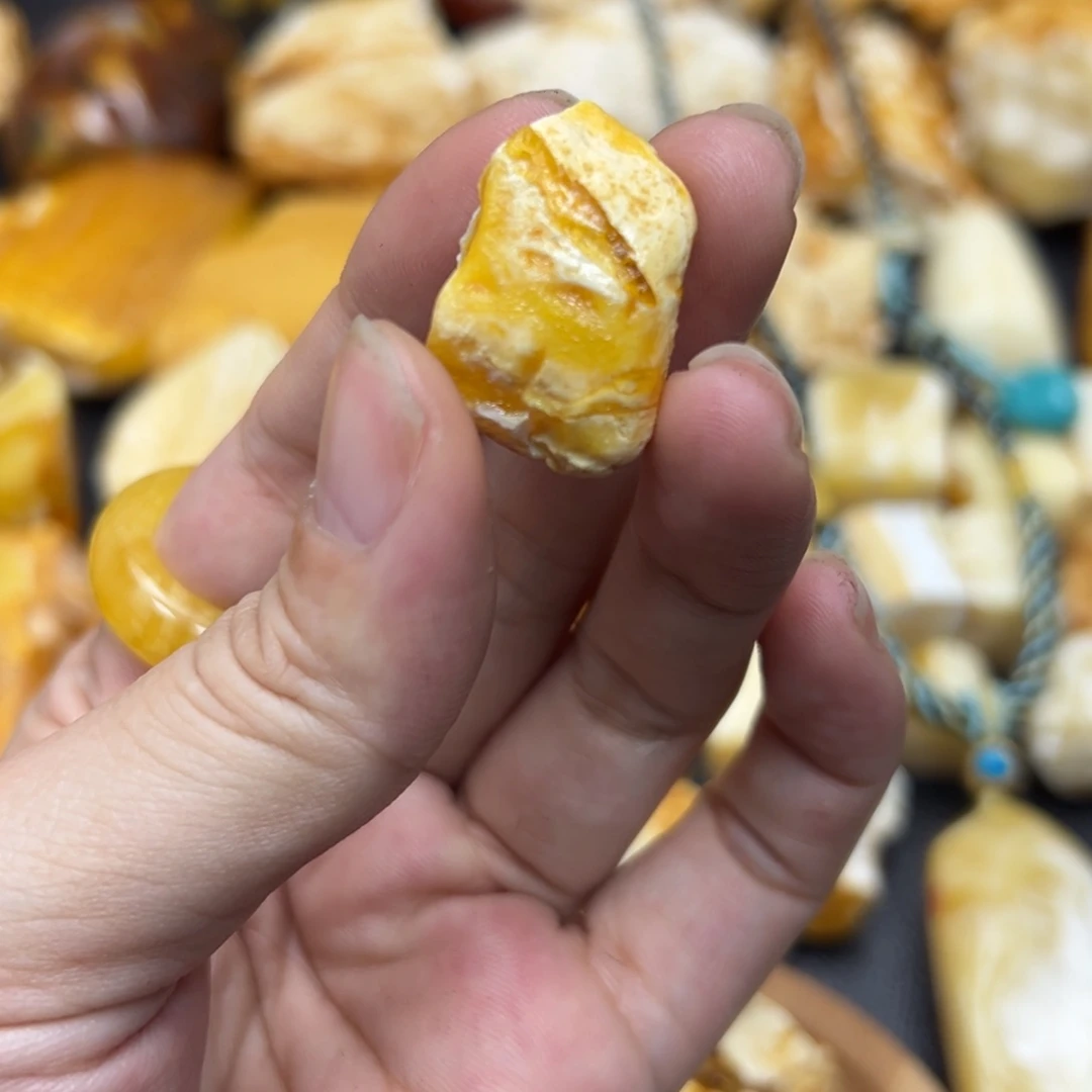 定制琥珀未镶嵌张**?蜜蜡