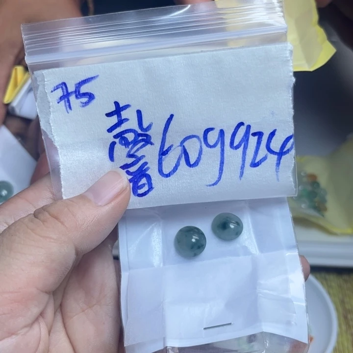 馨***儿未镶嵌定制翡翠不退