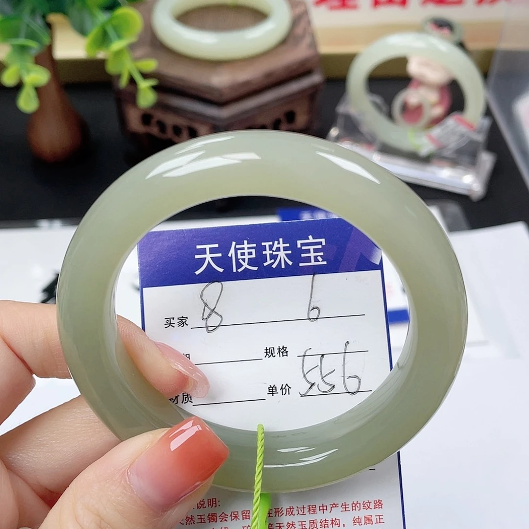 和田玉未镶嵌手镯