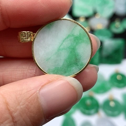 翡翠吊坠(不含链)18K金镶嵌