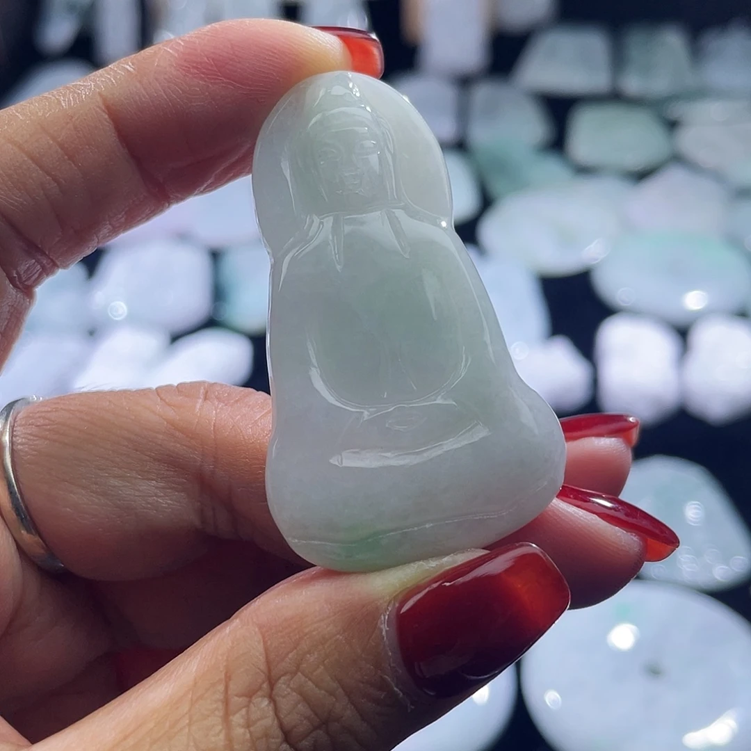 夏***天翡翠未镶嵌颈饰观音