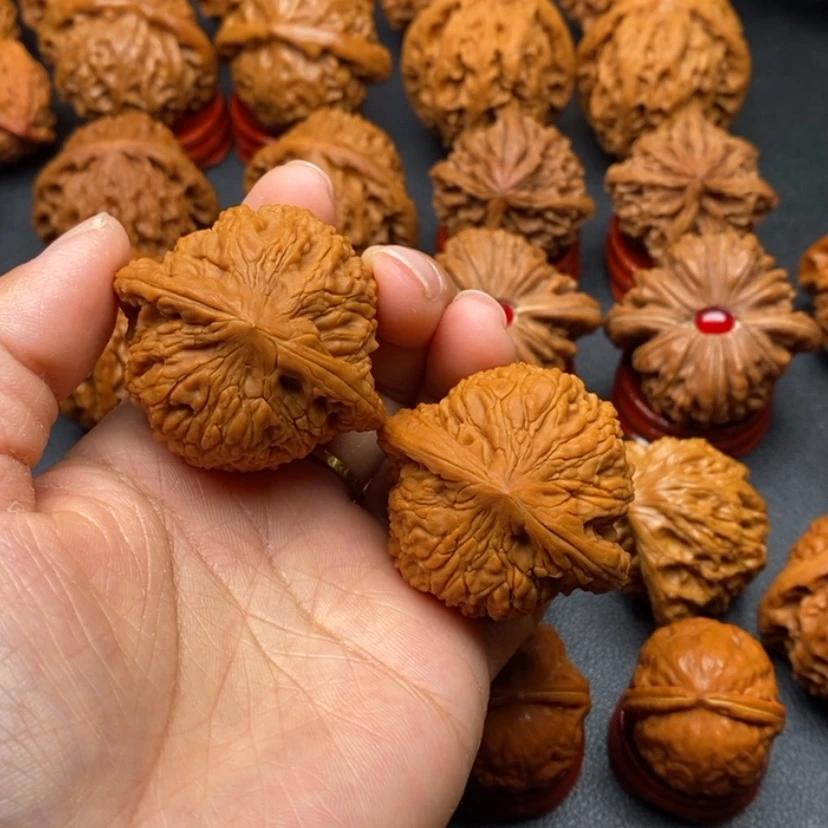 【闪购商品】文玩核桃把件43绣球