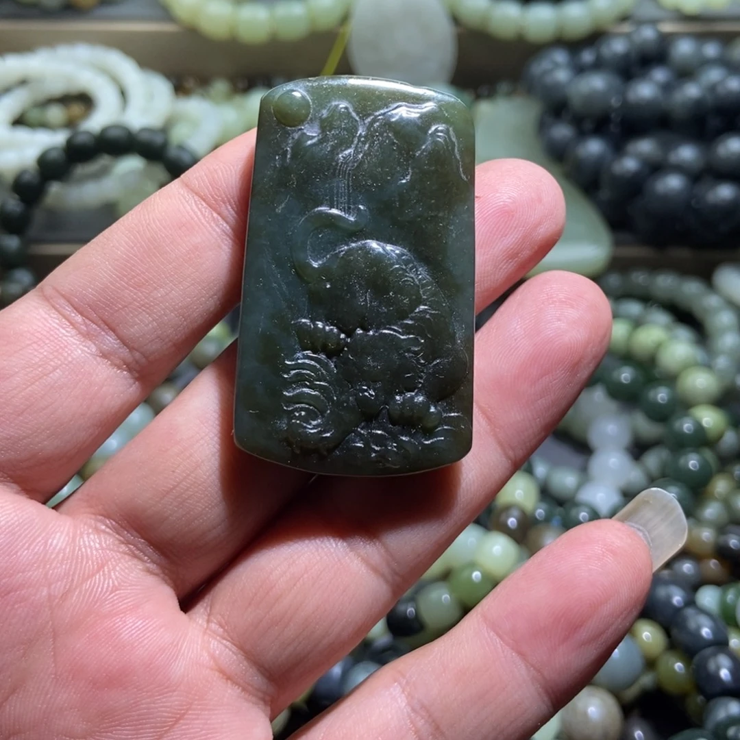 颈饰未镶嵌和田玉（糖玉）