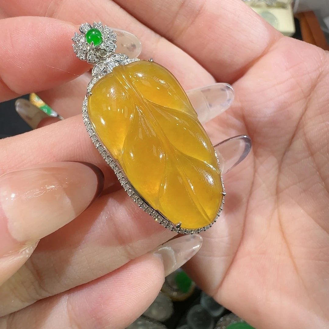 【闪购商品】颈饰18K金镶嵌翡翠