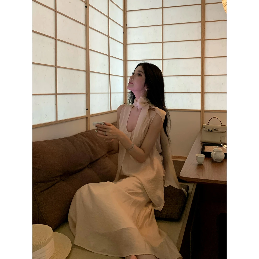 Barb Chill 法式气质深U领不规则无袖上衣+老钱风长款半裙套装