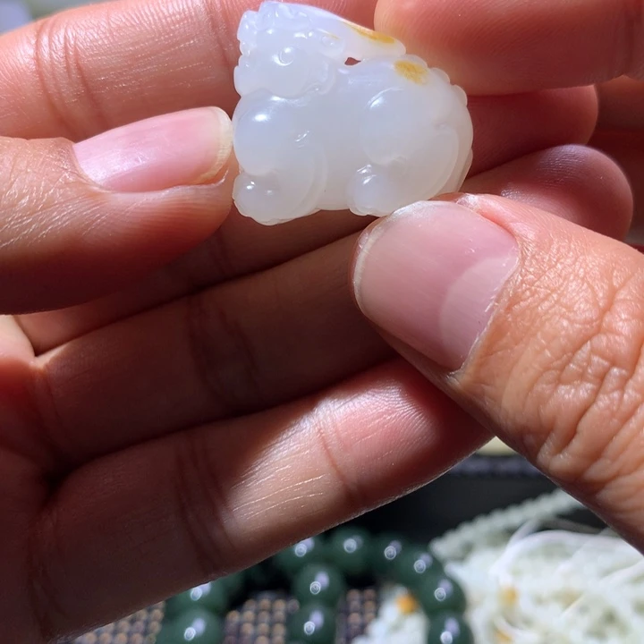 陈***～和田玉未镶嵌颈饰