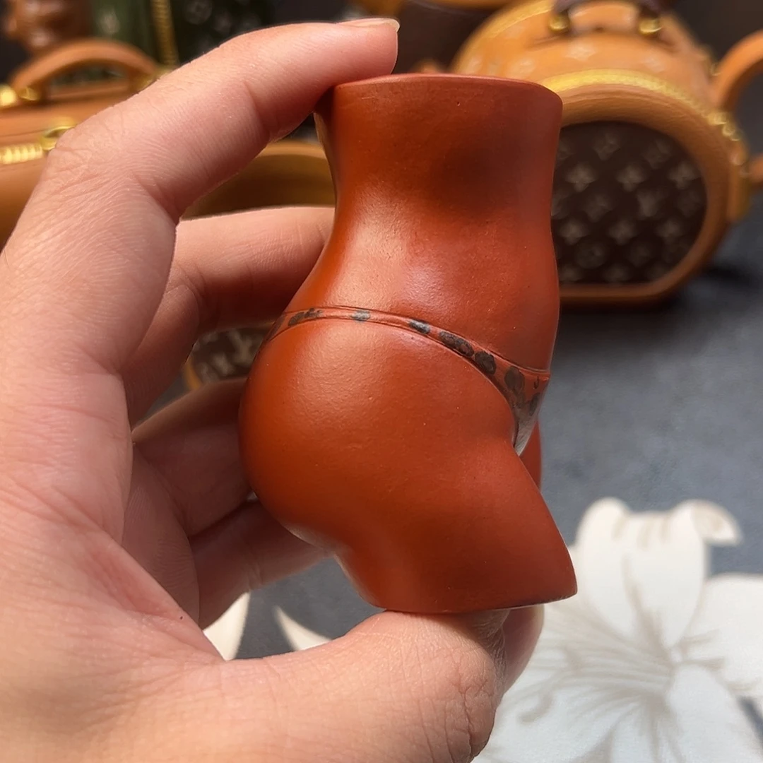 紫砂茶壶美女没能让她成为他