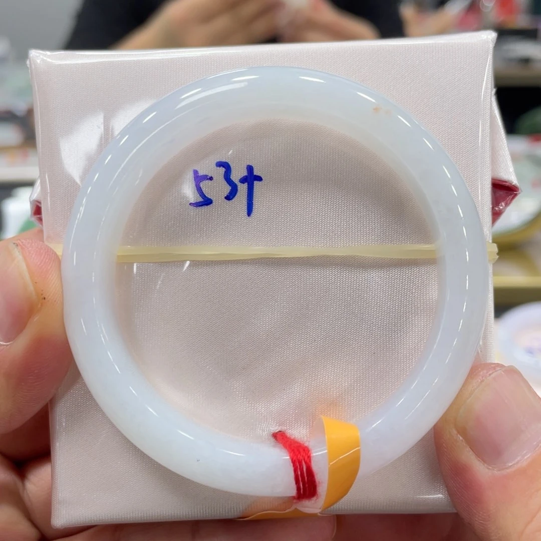 翡翠手镯未镶嵌翡翠