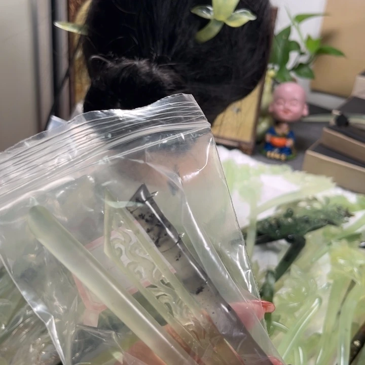 蒹***苍蛇纹石玉未镶嵌发簪