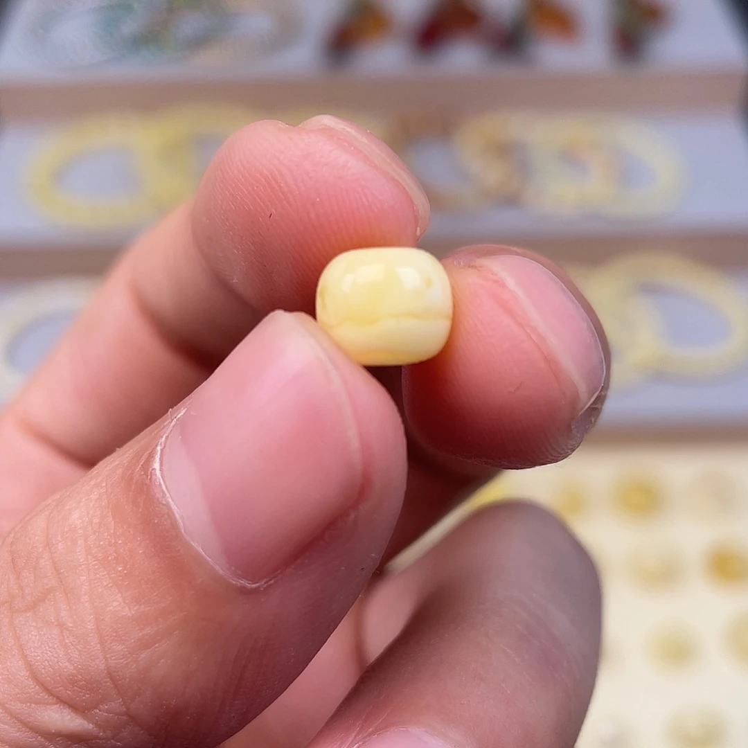 琥珀未镶嵌裸石8.2mm