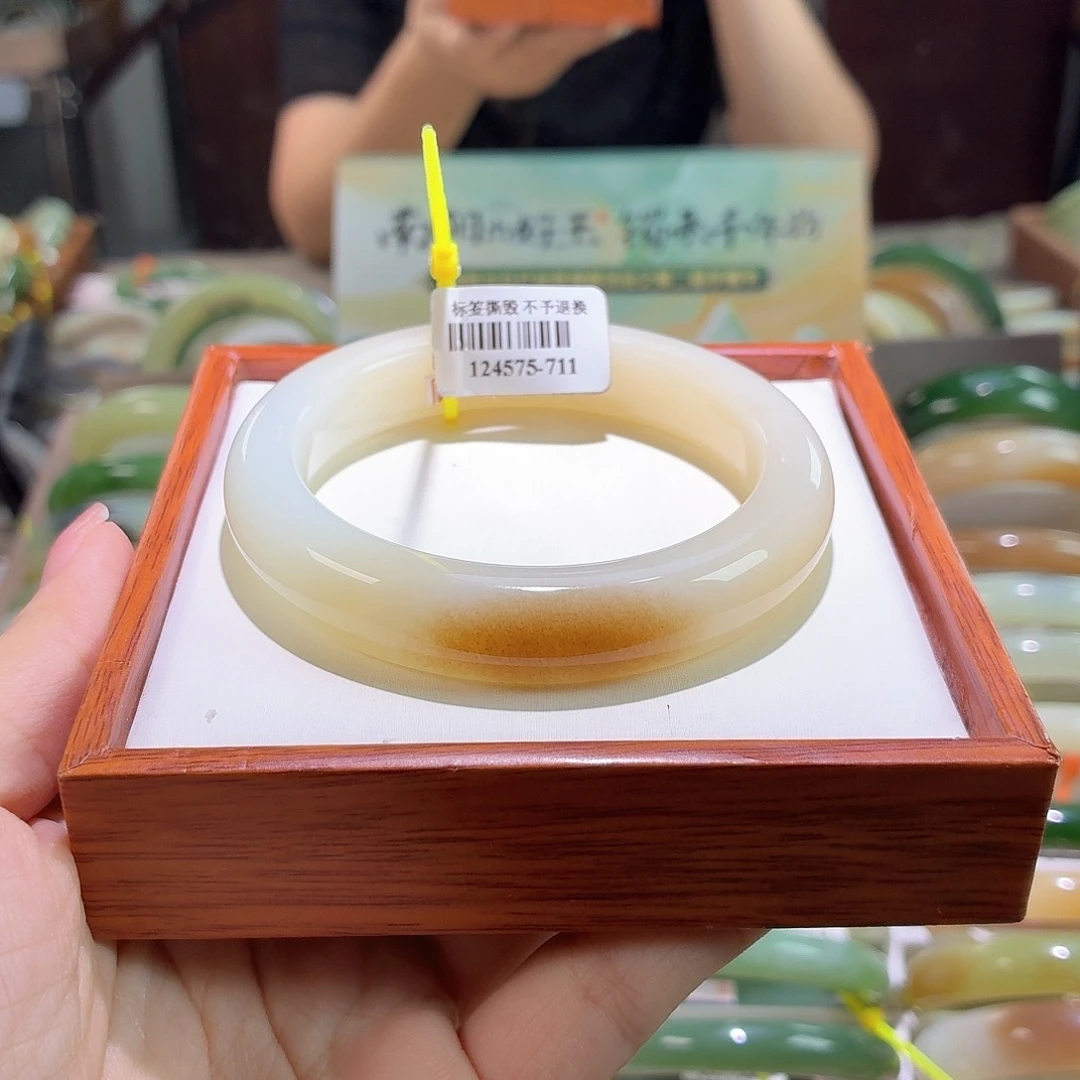 未镶嵌手镯和田玉55。 56/57