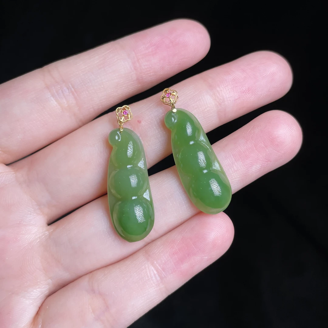 L【玉氏珠宝】18K和田玉碧玉豆子吊坠-25*9*4mm多样性发一 CAN06002