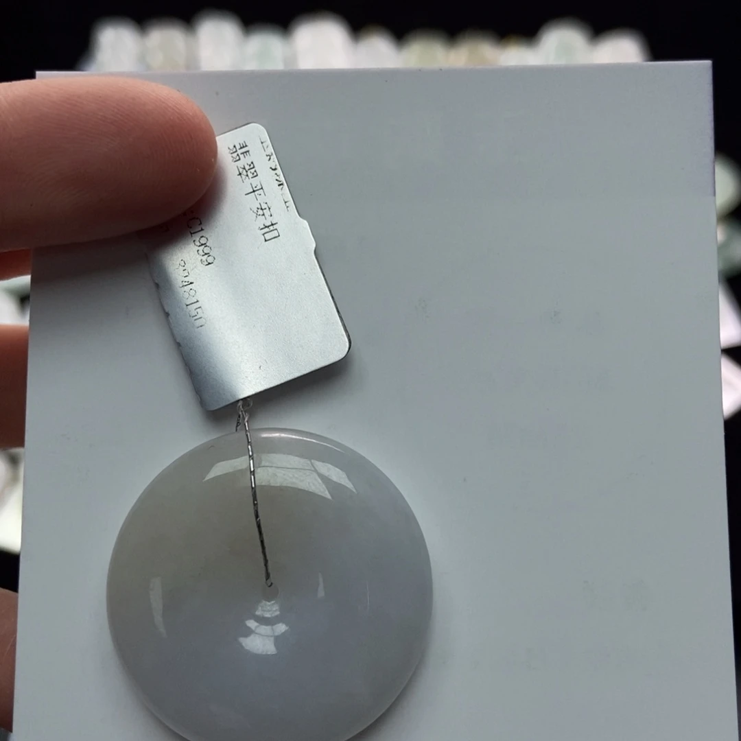 翡翠未镶嵌颈饰平安扣