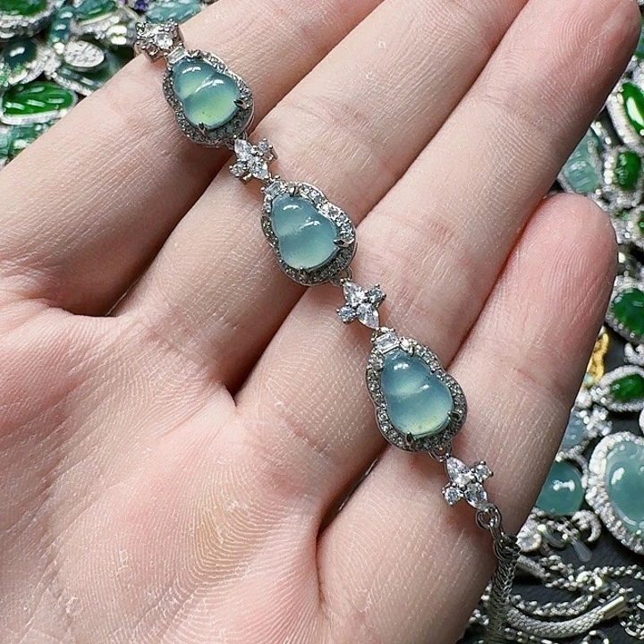 翡翠颈饰未镶嵌天然A货翡翠放漏