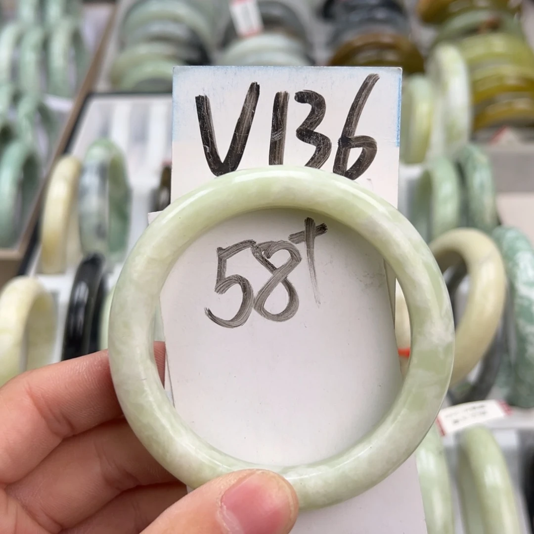 岫玉手镯未镶嵌天然岫玉