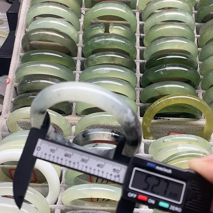 蛇纹石玉未镶嵌手镯198