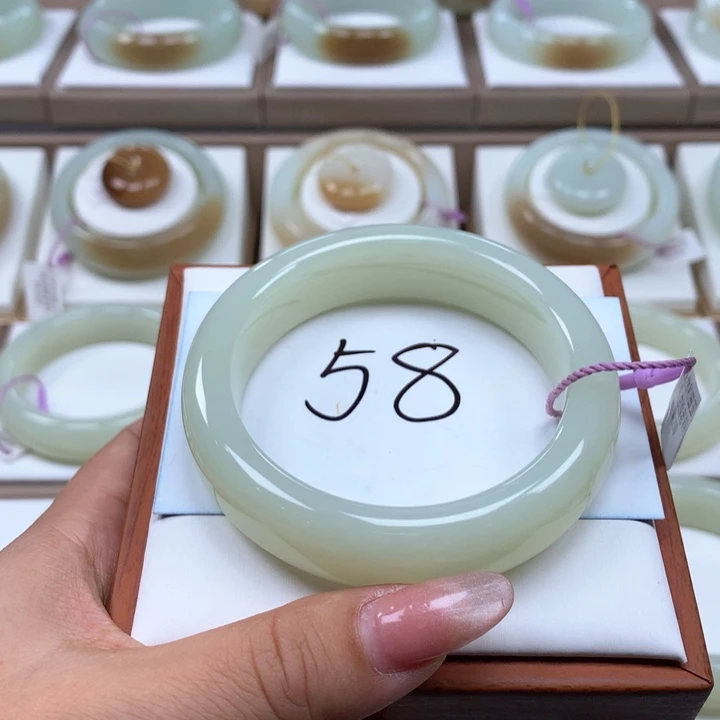 未镶嵌手镯和田玉