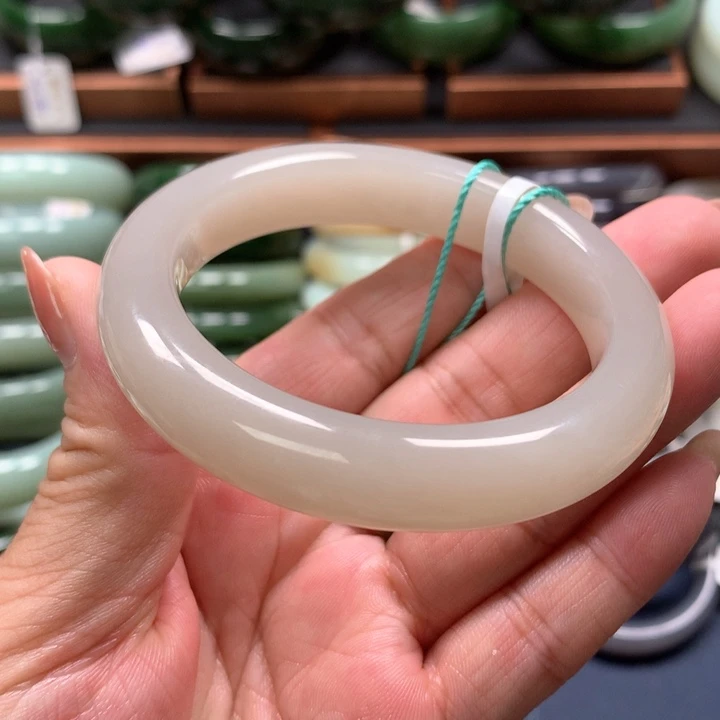 【闪购商品】未镶嵌手镯和田玉