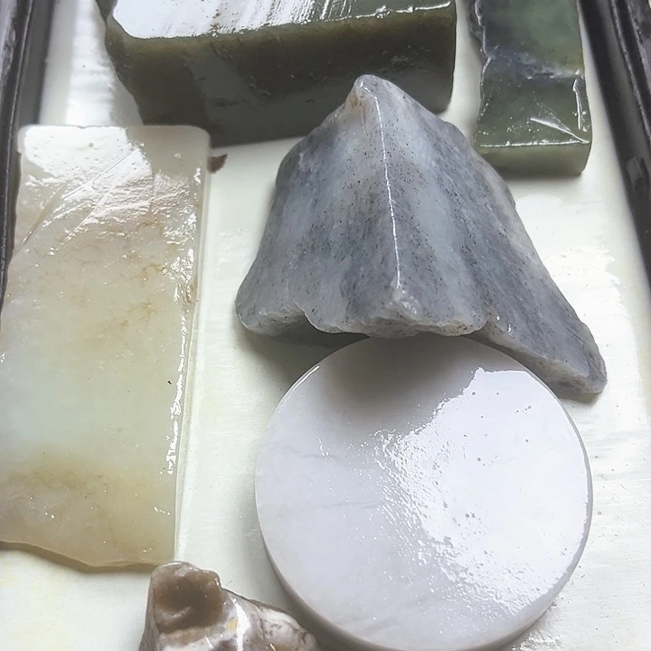 和田玉（糖玉）和田玉边角料9K金镶嵌君**下