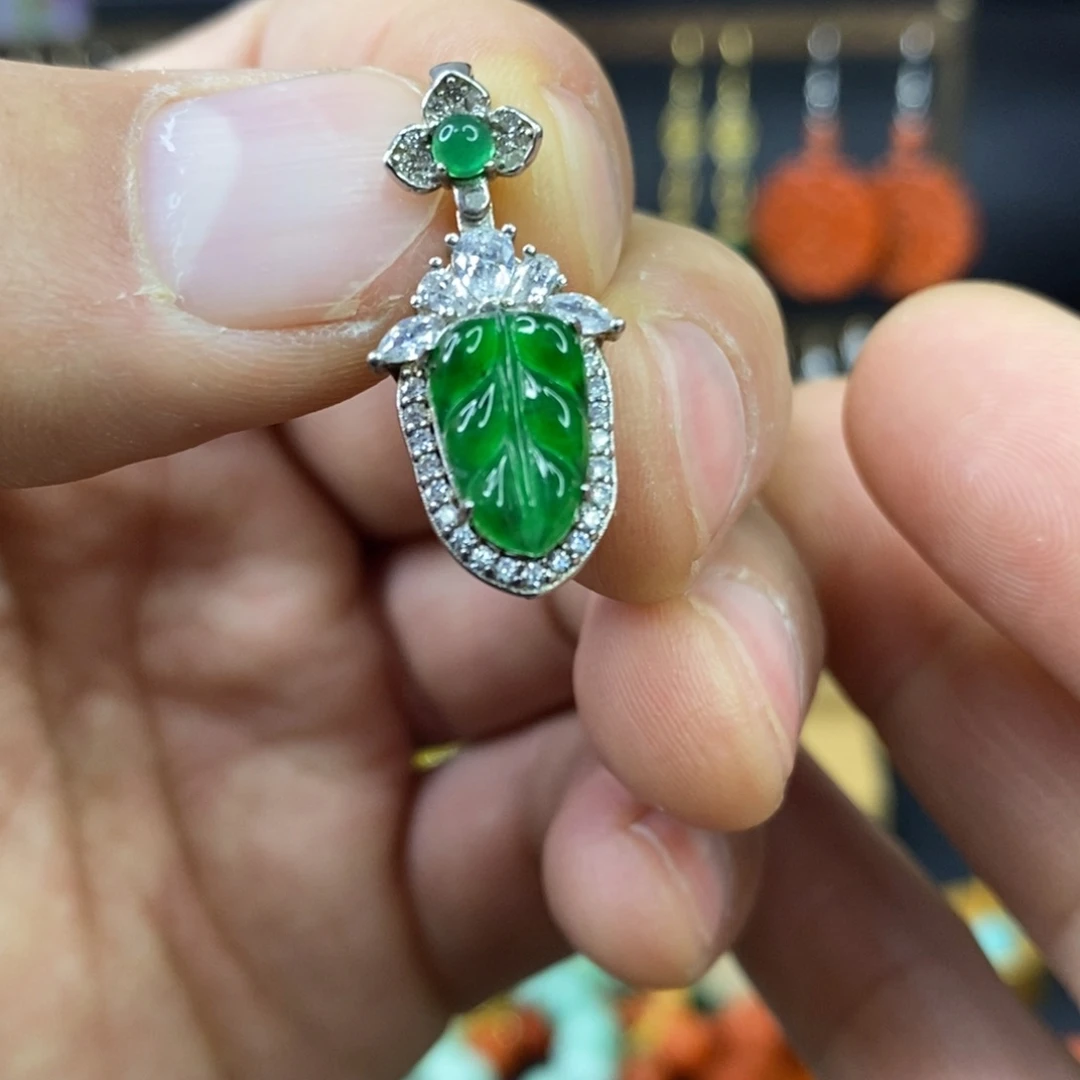 颈饰未镶嵌翡翠吊坠