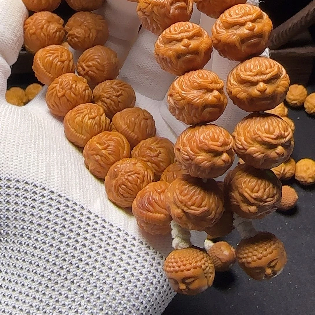 杨***杨吊坠猴头核桃猴头