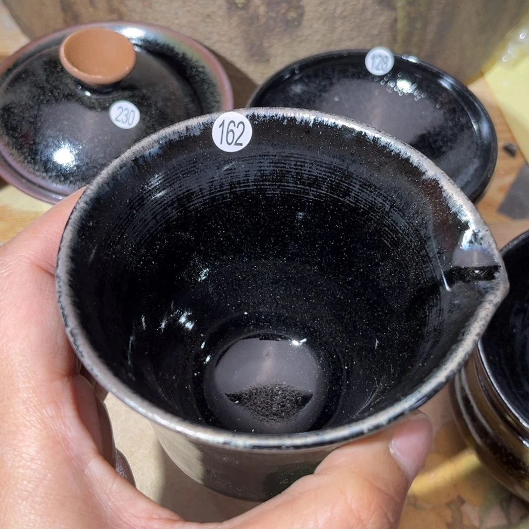 茶盏义兴龙窑坚持真柴烧落灰烧