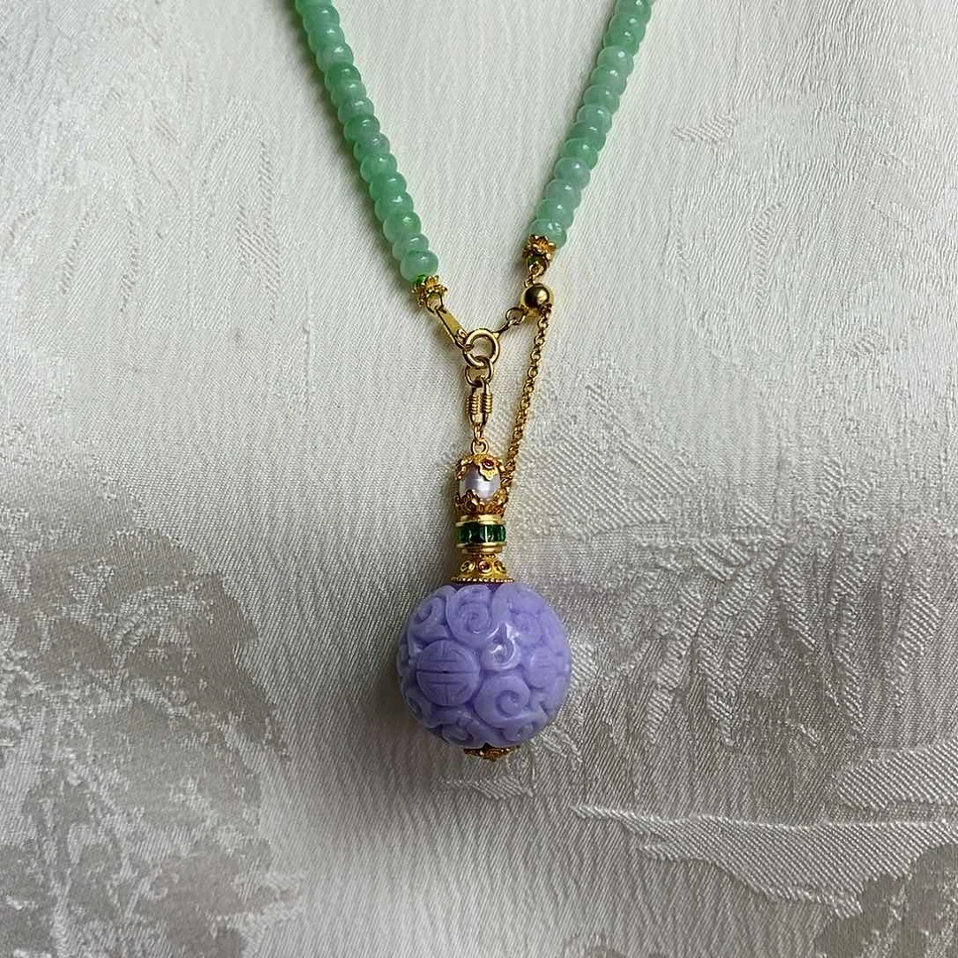 翡翠未镶嵌吊坠(赠链)