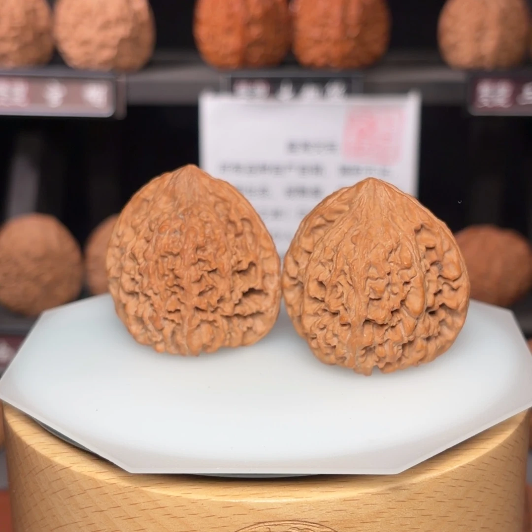 把件文玩核桃红皮白霜全品百花山