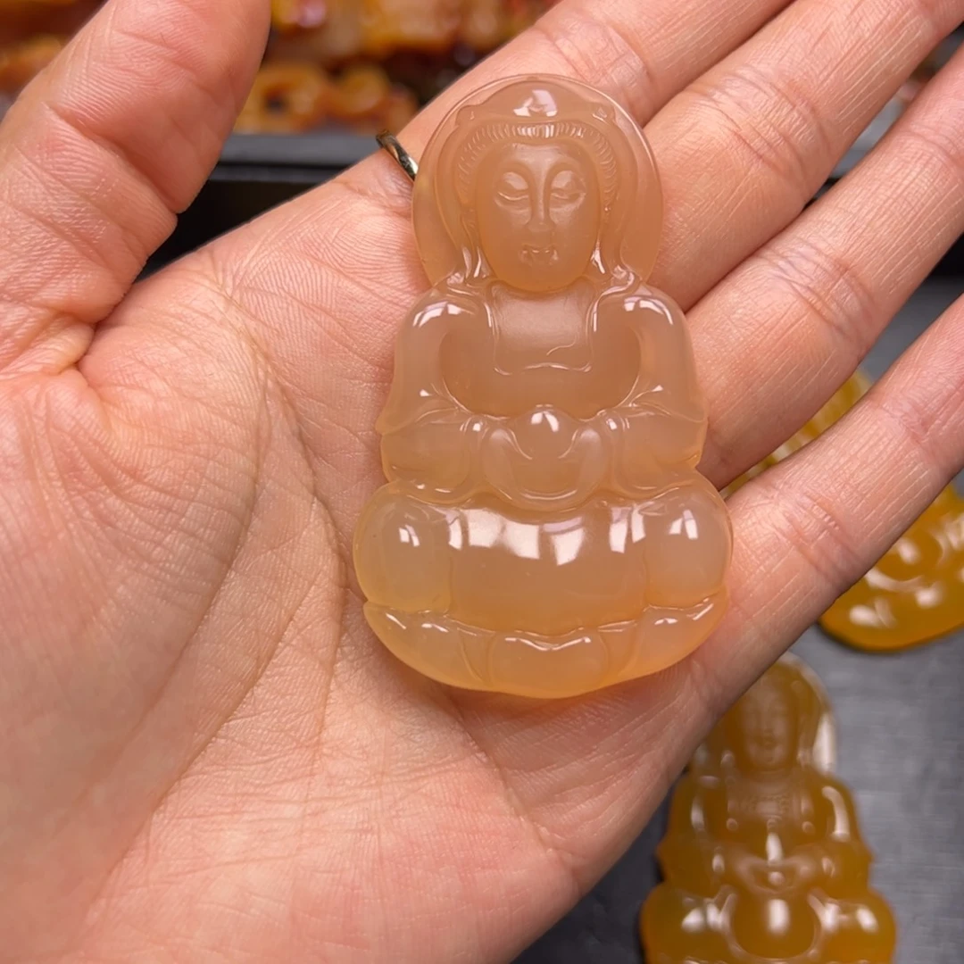 石英质玉（黄龙玉）颈饰未镶嵌彪*人