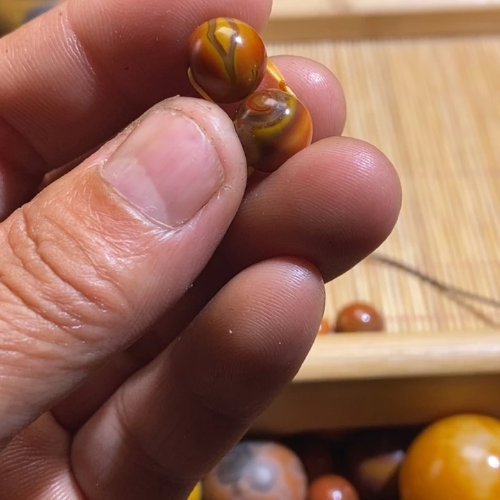 玛瑙/玉髓战国红对珠未镶嵌秀**玉