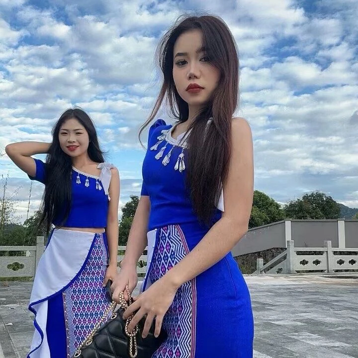 云南少数民族佤族服装成品套装  (裙子拉链款)
