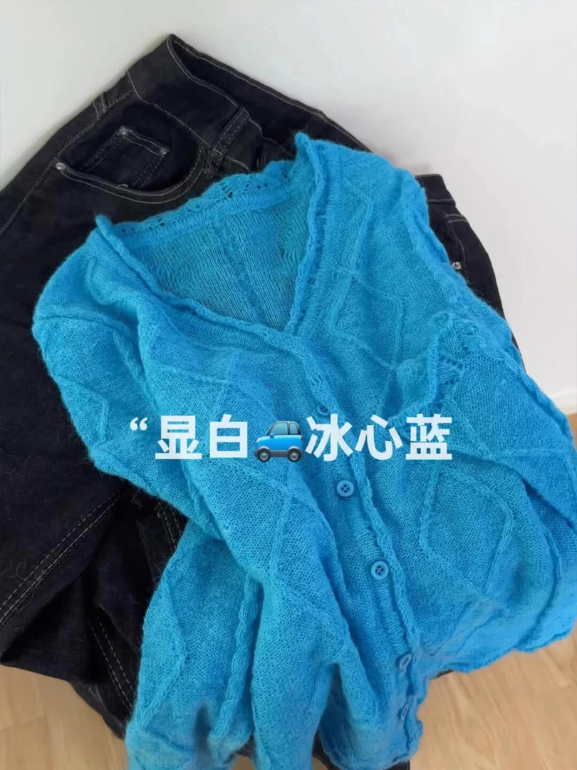 2025新款早秋温柔风慵懒时尚宽松显白V领长袖毛衣针织打底开衫女