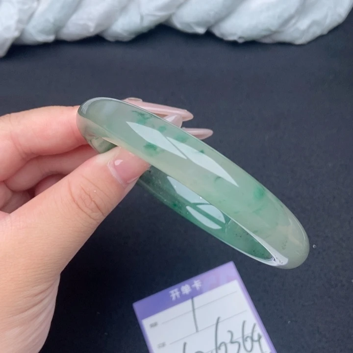 石英质玉（非洲翠）手镯未镶嵌1