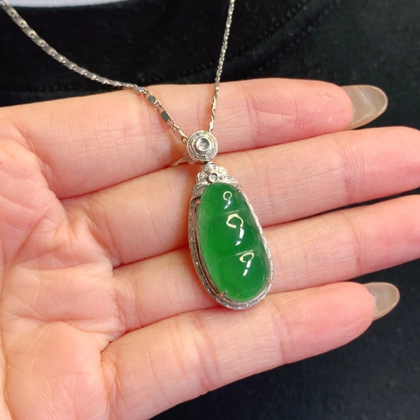 【闪购商品】颈饰18K金镶嵌翡翠福豆