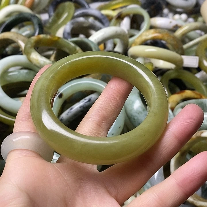 蛇纹石玉未镶嵌手镯