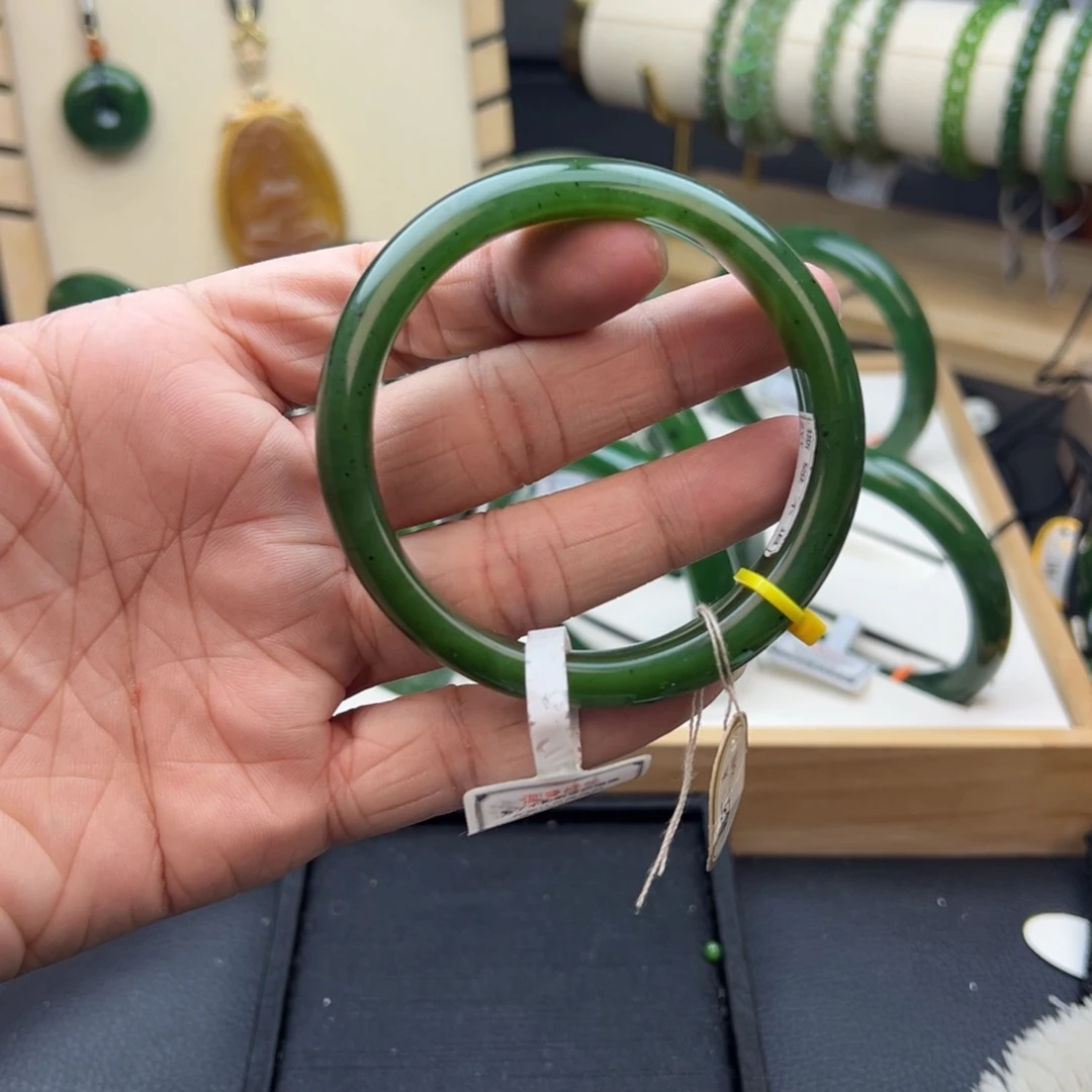 和田玉（碧玉）未镶嵌手镯