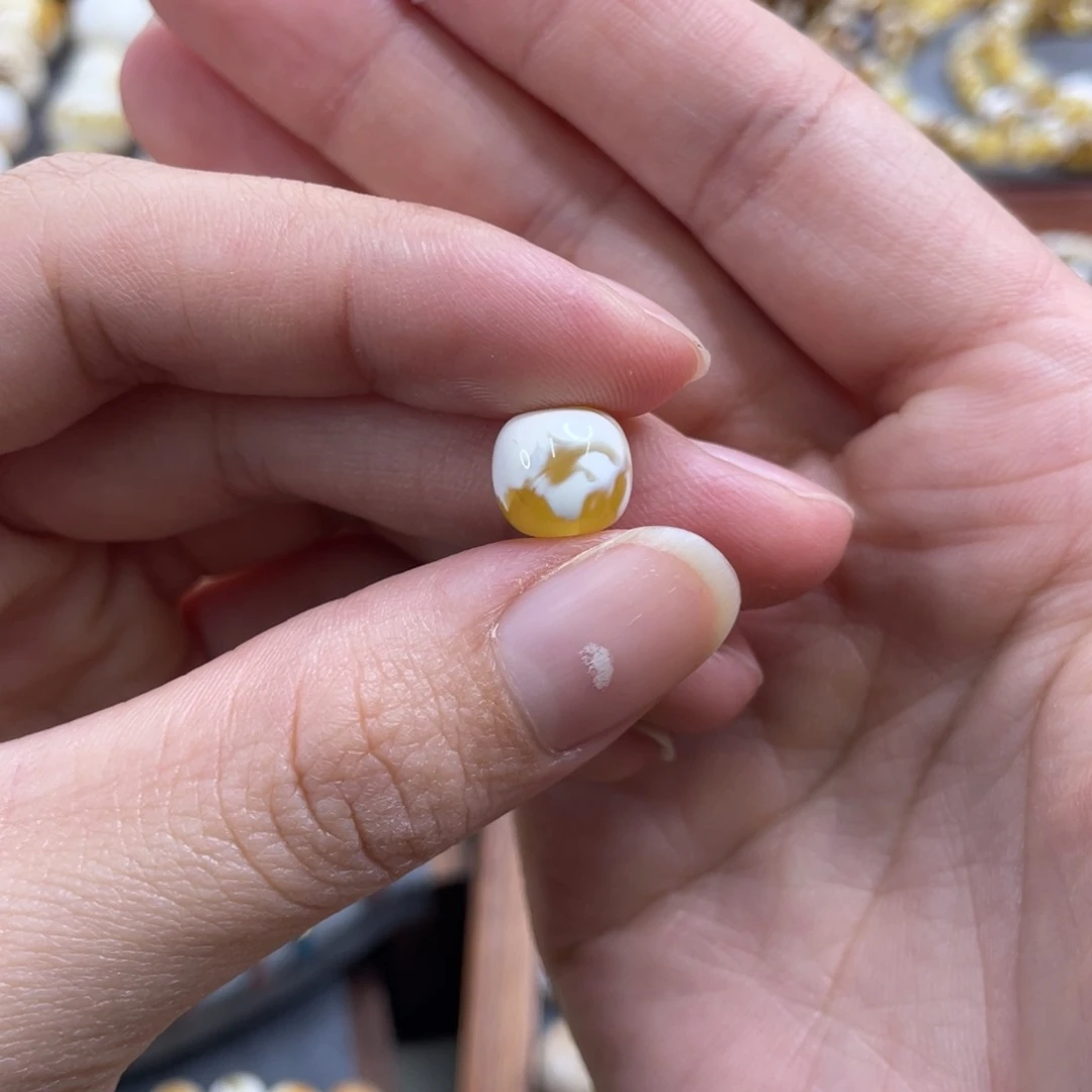 琥珀未镶嵌裸石编号M2