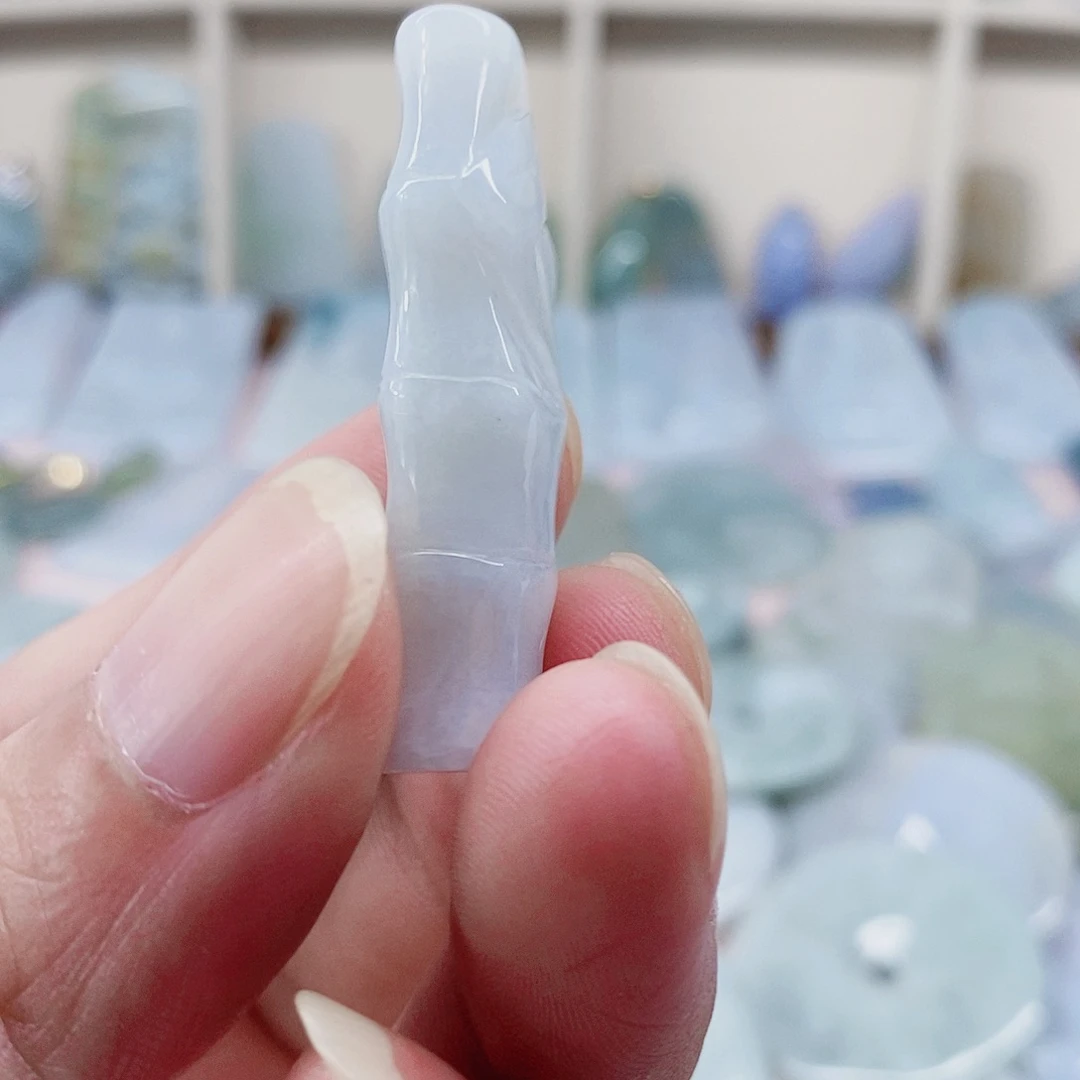 颈饰未镶嵌翡翠天然