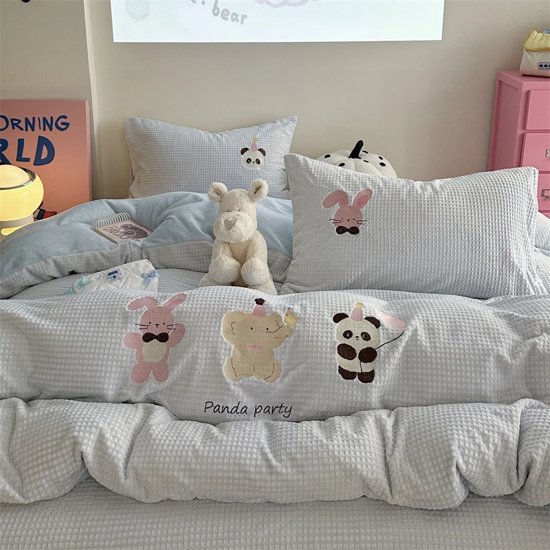 2025新款230g牛奶雕花绒单被套-三小只系列