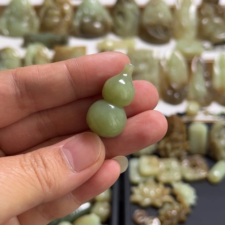 和田玉颈饰未镶嵌曲