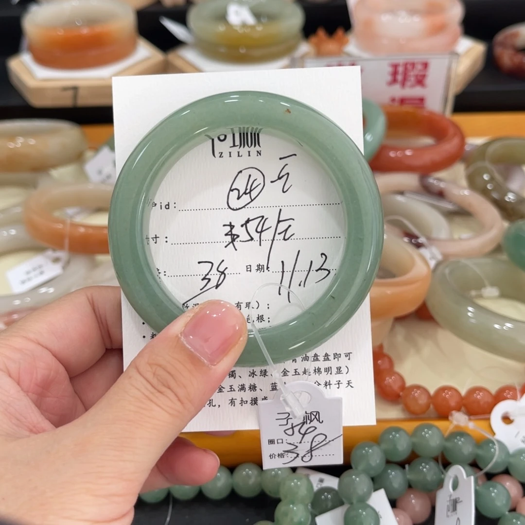 未镶嵌手镯石英质玉