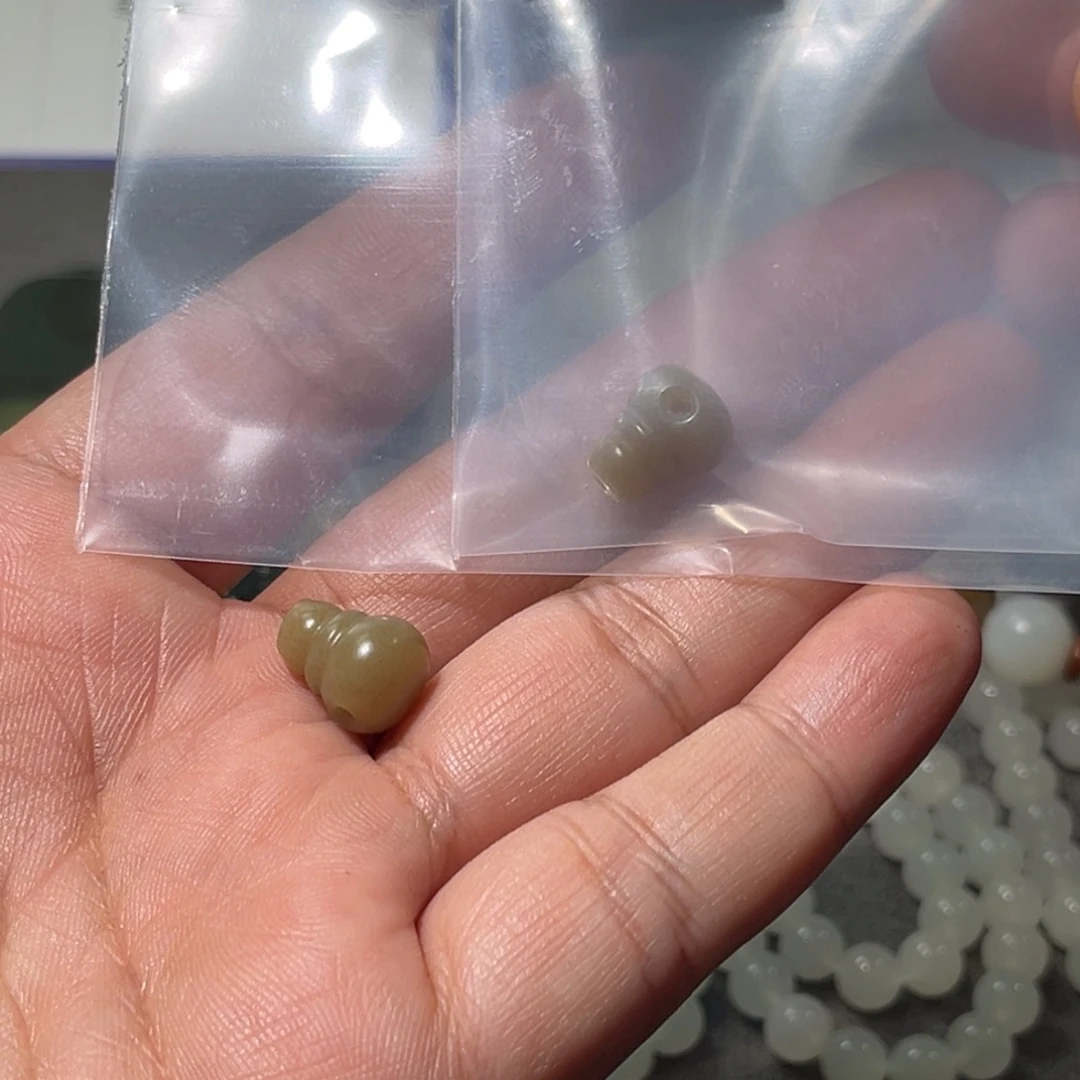 阿***嚏和田玉（糖玉）未镶嵌珠宝半成品