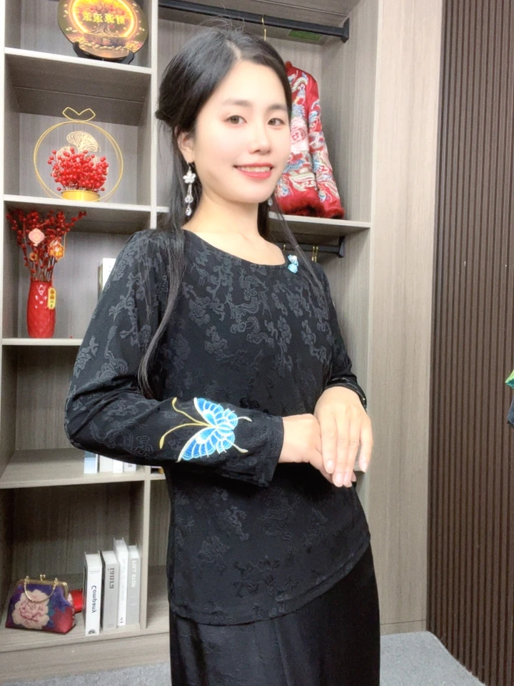 {白玉衫）时尚打底衫网红长袖百搭打底中式复古内搭圆领显瘦修身款