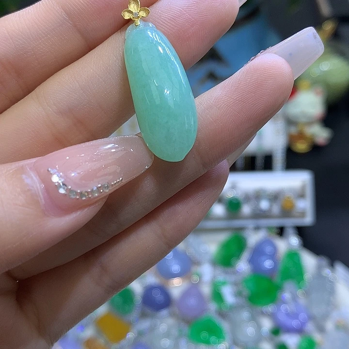 翡翠18K金镶嵌颈饰