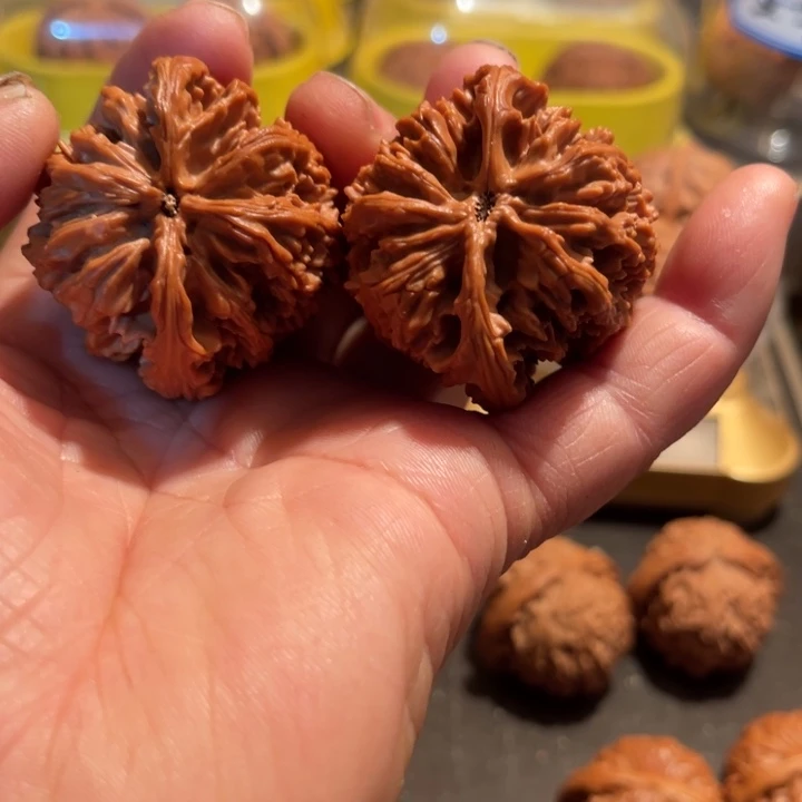 文玩核桃把件浮***烟九龙筋42