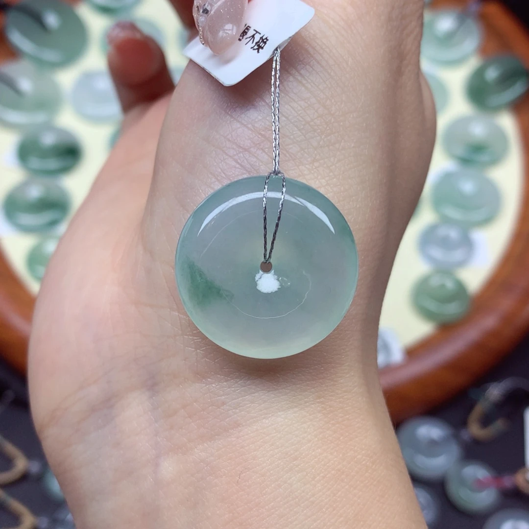 孙***姐翡翠未镶嵌颈饰吊坠22.7/5.8mm