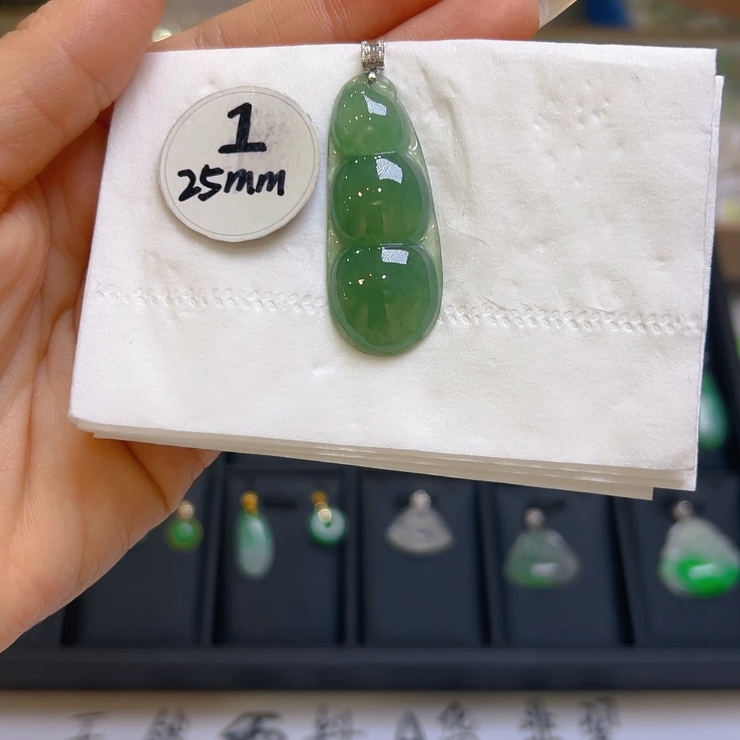翡翠颈饰18K金镶嵌翡翠