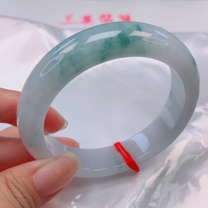 翡翠手镯未镶嵌54圈