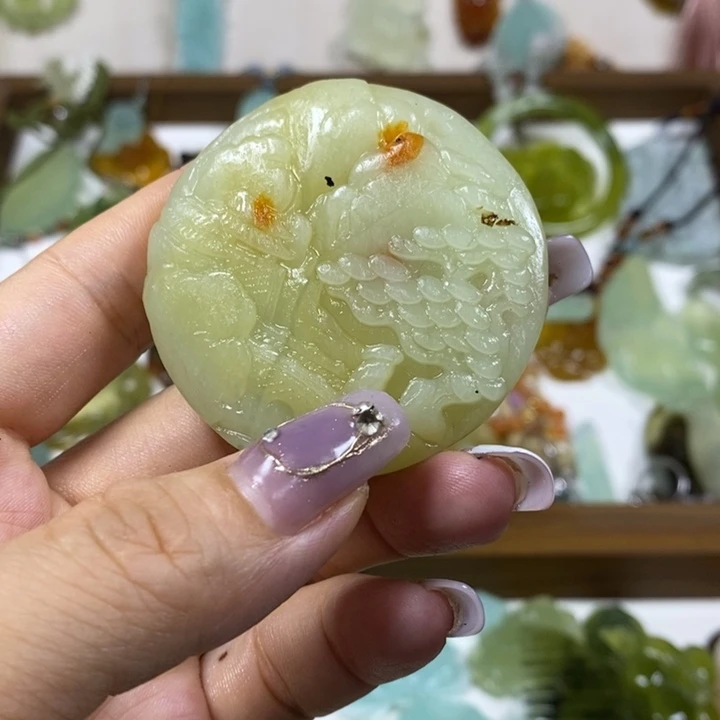 蛇纹石玉未镶嵌吊坠